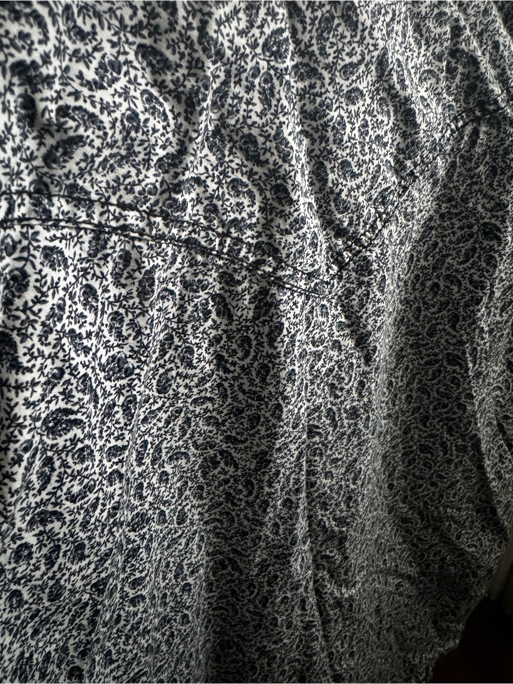 Cody James Western Short Sleeve Button-Down Shirt in Navy & White Paisley - Picture 5 of 6